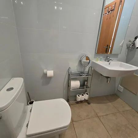 Lucas House 4 *